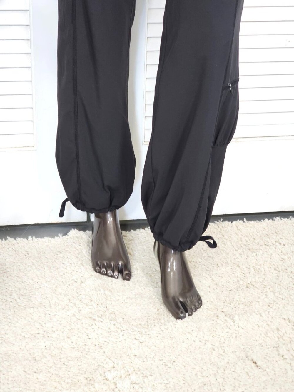 Athleta Women's Black Midtown Trouser Drawstring Hem Lined Pants Size 8 1706 - Picture 4 of 15